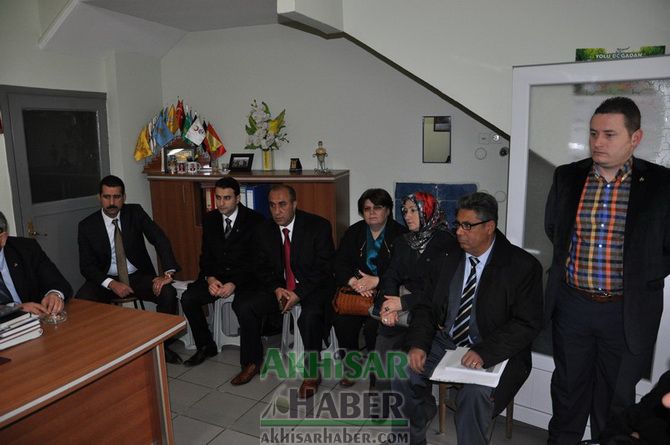 Akhisar Emniyet Müdürü Alparslan Demiray’dan, MHP’ye Ziyaret